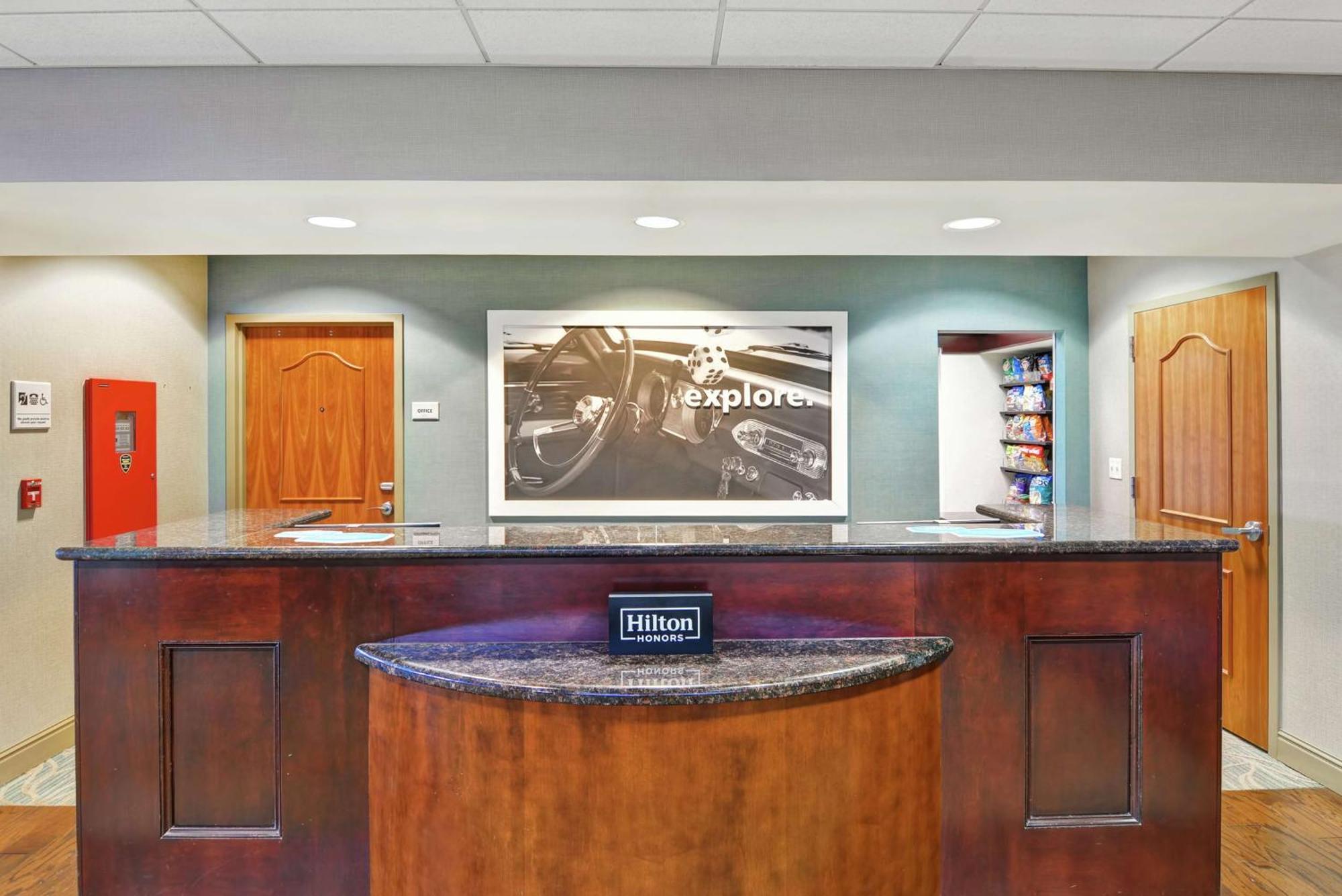 Hampton Inn & Suites Уилкс Бар Екстериор снимка