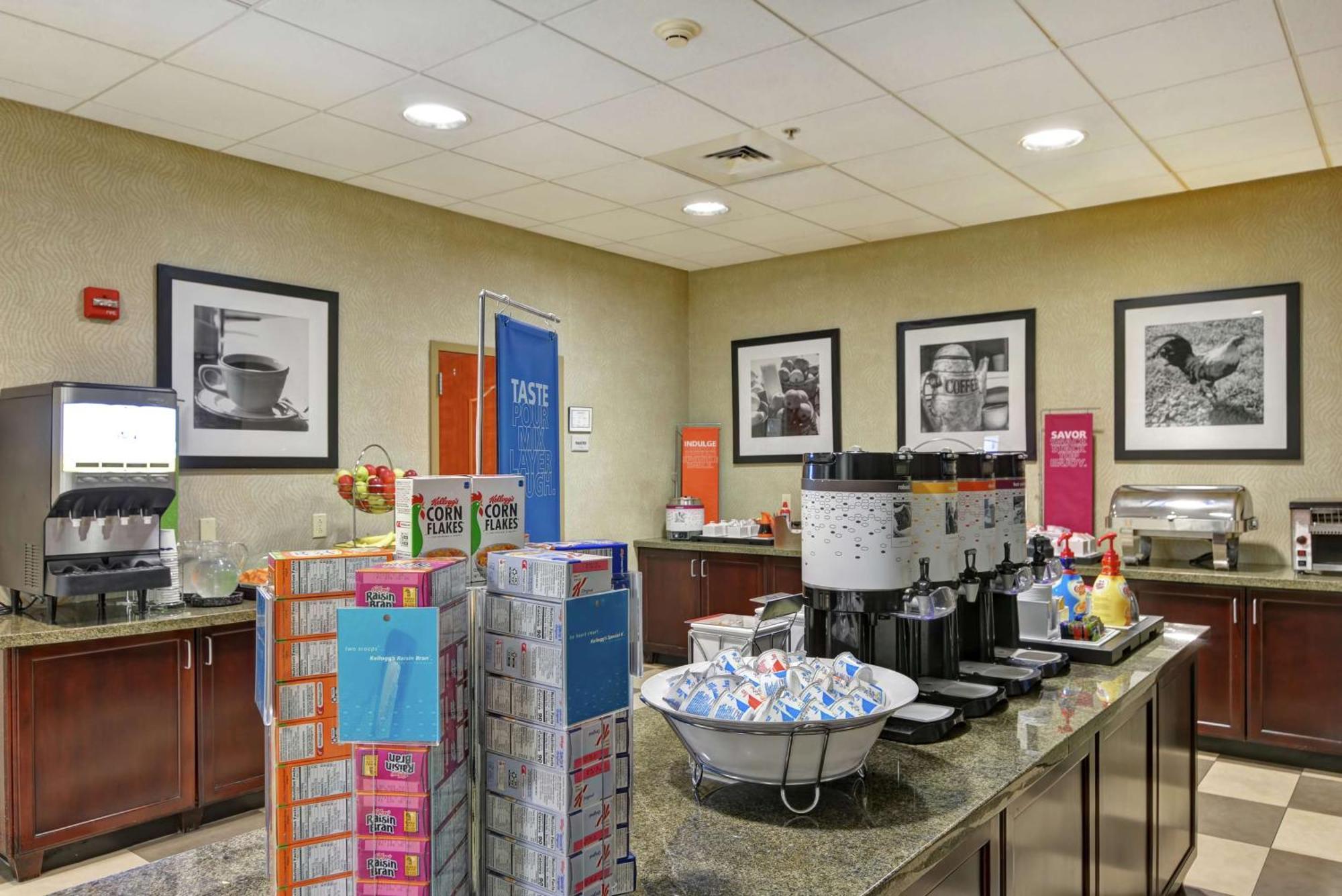 Hampton Inn & Suites Уилкс Бар Екстериор снимка