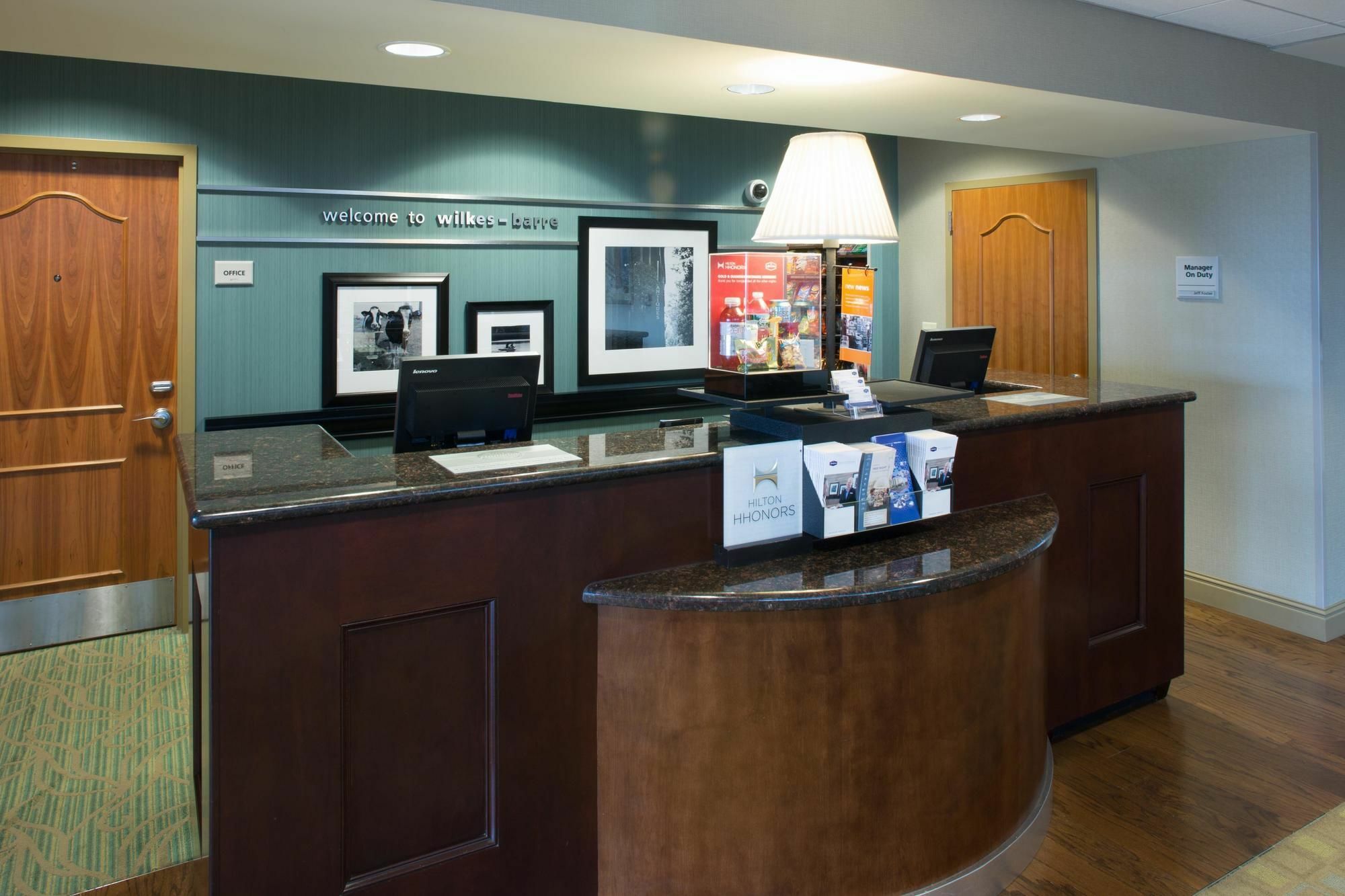 Hampton Inn & Suites Уилкс Бар Екстериор снимка