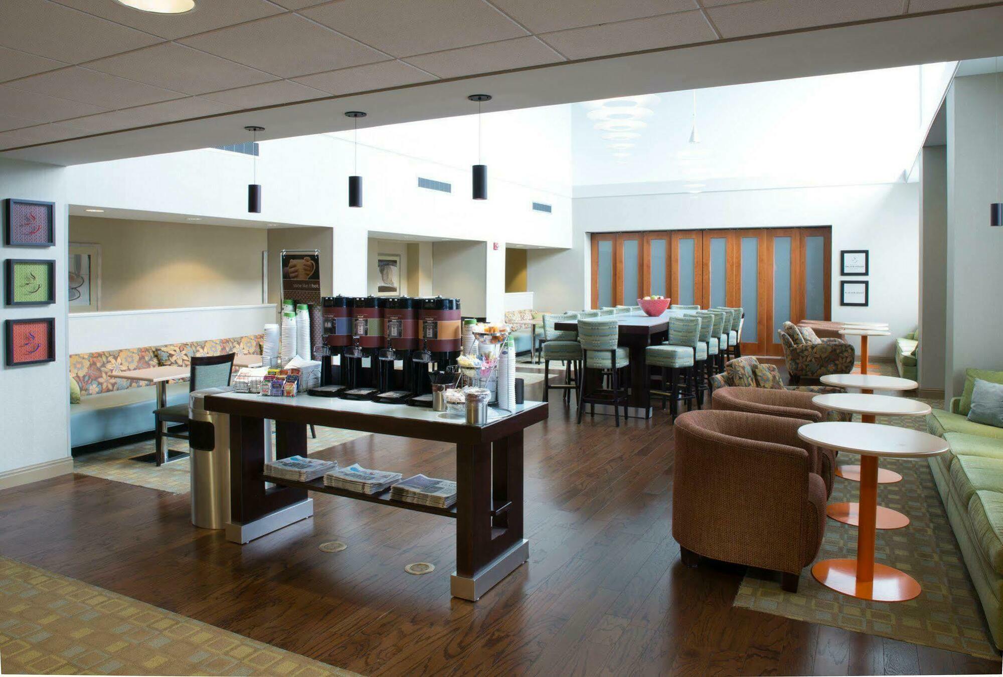 Hampton Inn & Suites Уилкс Бар Екстериор снимка