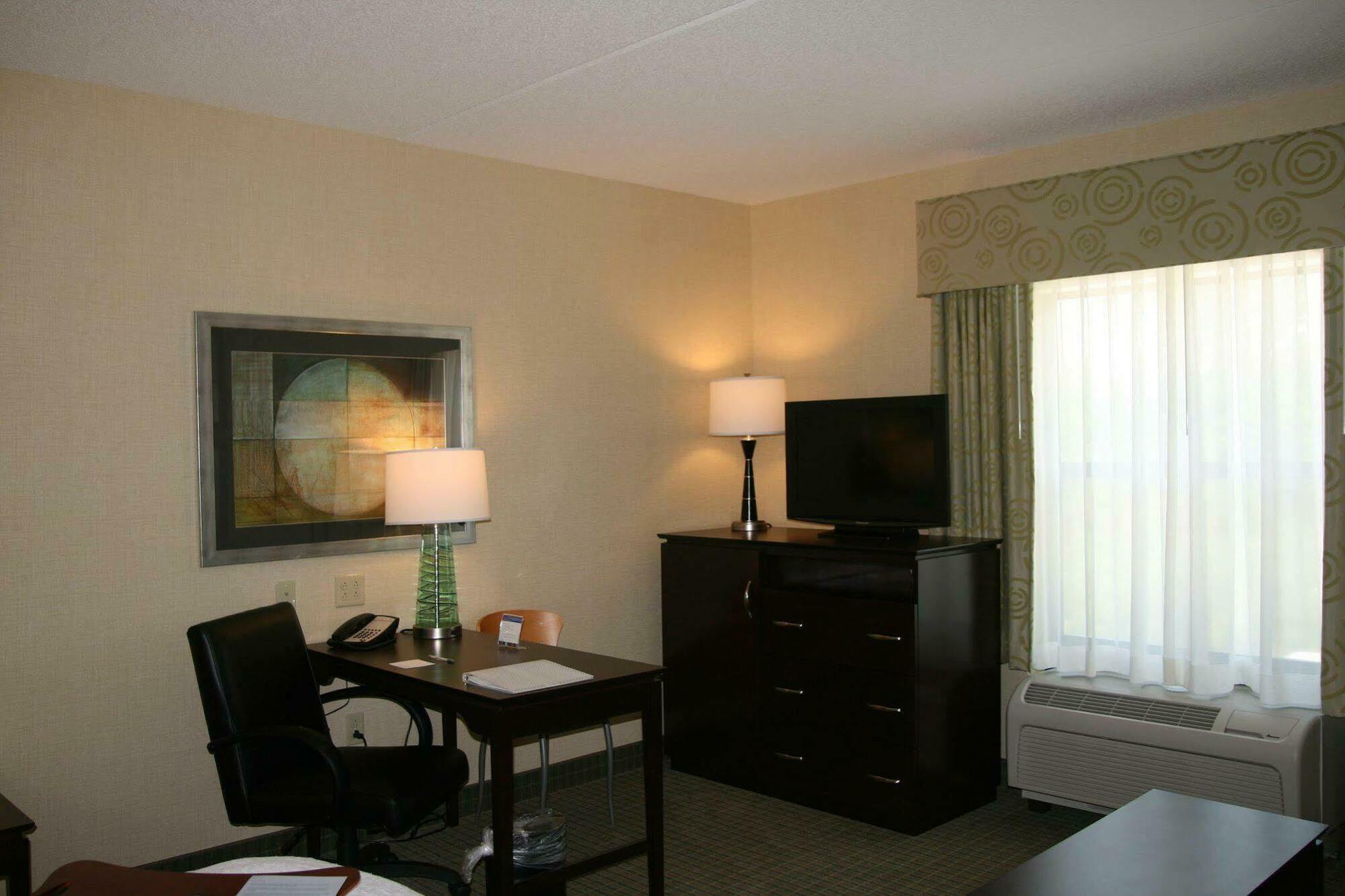 Hampton Inn & Suites Уилкс Бар Екстериор снимка
